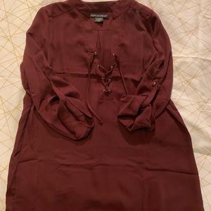 Women’s maroon shirt